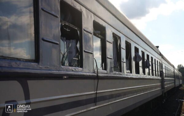У Сумах “приліт” по вокзалу, пошкоджено поїзд
