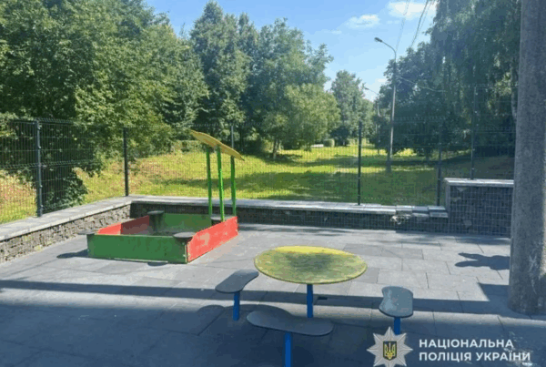 У Тернополі підліток влаштував стрілянину біля дитячого майданчика
