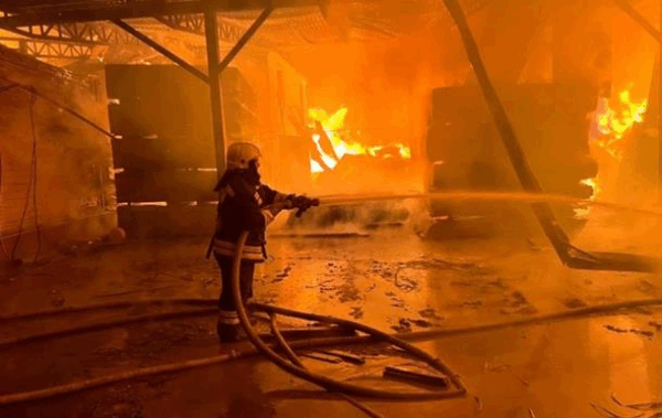 Удари дронів вивели з ладу два великі НПЗ Росії