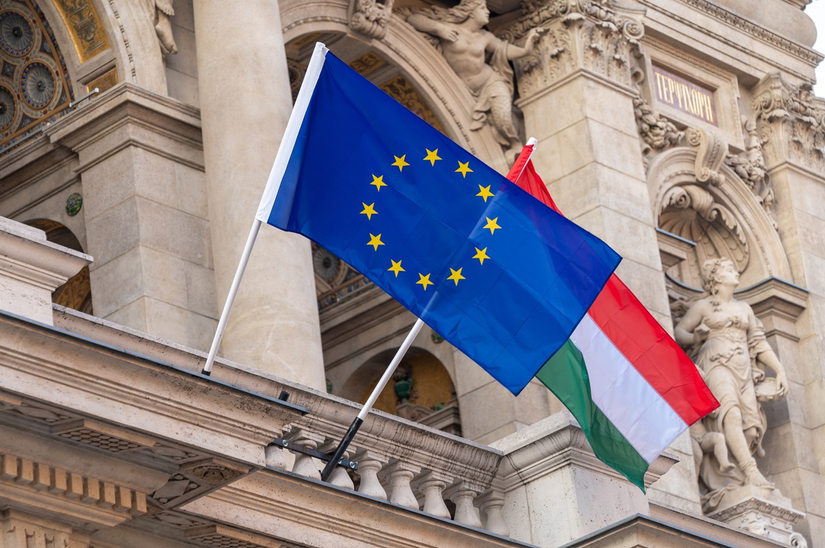 Новини світу - Угорщина оскаржить передачу російських активів Україні