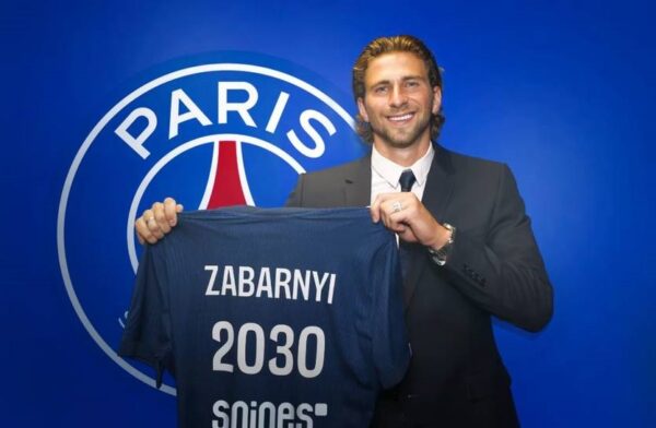 Українець підписався на всіх футболістів ПСЖ, крім одного