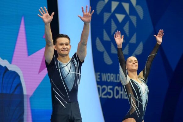 Українська пара зі спортивної аеробіки здобула першу в історії медаль