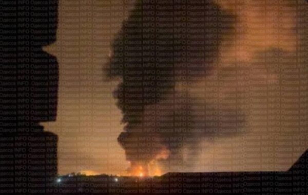 В Одесі після атаки БПЛА сильна пожежа – ЗМІ