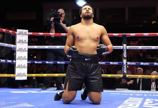 Вайт був нокаутований Ітаумою в першому ж раунді