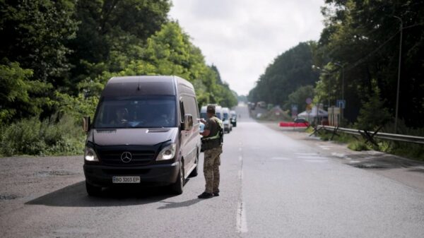 Виїзд закордон до 22 років: які документи потрібні