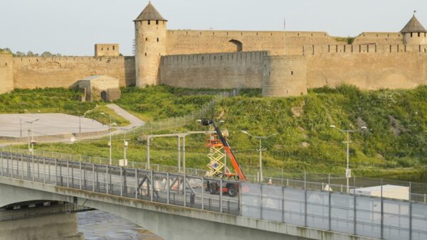 Ворота і барикади: Естонія зміцнює кордон з Росією