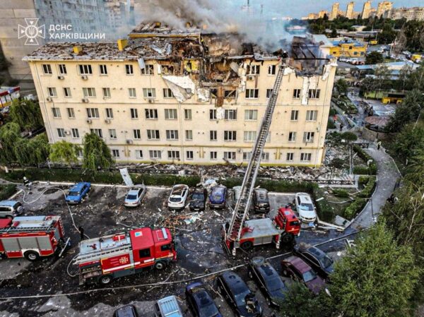З&rsquo;явилося відео удару по багатоповерхівці Харкова