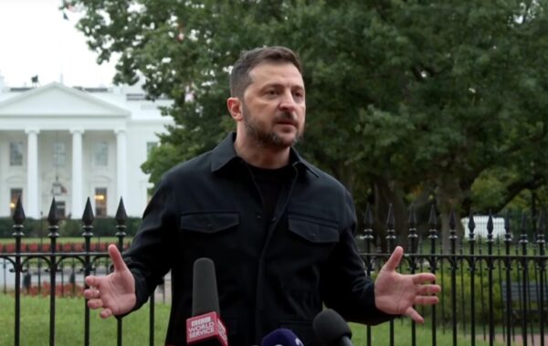 Зеленський: Питання територій залишимо між мною та Путіним