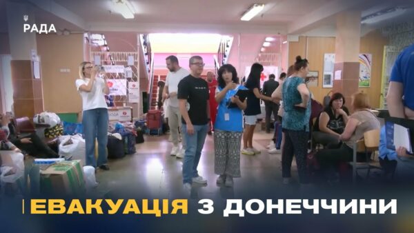 Евакуація з Донеччини: як працюють транзитні центри для переселенців у Павлограді та Лозовій