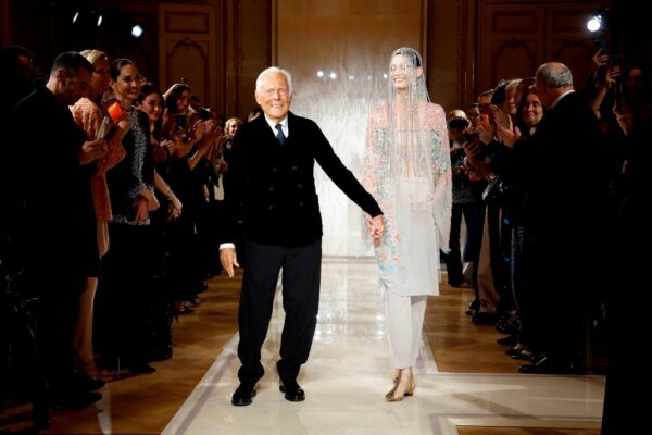 Армані заповів розпродати його модний дім