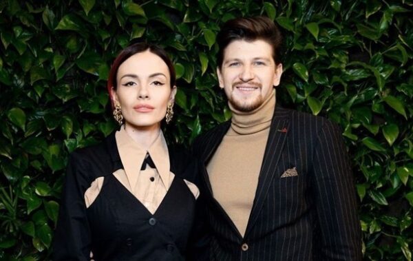 Чоловік MamaRika відреагував на чутки про вагітність співачки