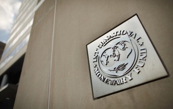 Чому цифри різняться і де МВФ пропонує нашій країні шукати кошти