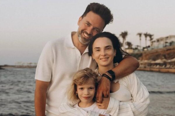 Дружина Мірошниченка відверто про труднощі у навчанні названої доньки