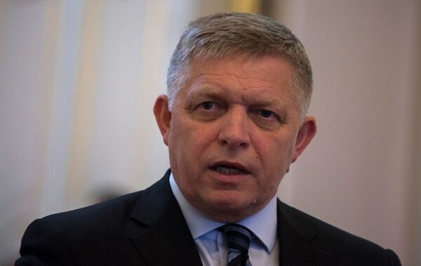 Фіцо заявив, що не обговорював з Путіним енергетичну блокаду України