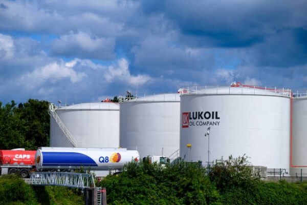 Франція і ФРН домагаються санкцій ЄС проти Лукойлу