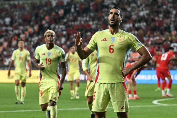 Іспанія знищила Туреччину, Німеччина впевнено взяла перші очки