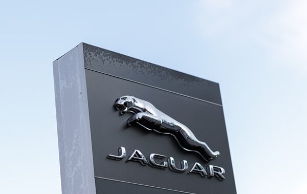 Хакерська атака паралізувала виробництво Jaguar Land Rover