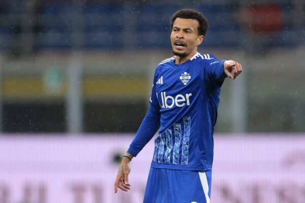 Комо розірвав контракт з хавбеком, який зіграв за команду лише 10 хвилин