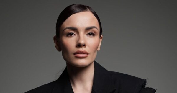 MamaRika вийшла на сцену попри серйозну травму коліна