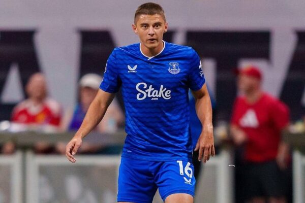 Миколенку готують в Евертоні новий контракт