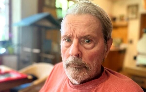 Молодший син Алена Делона оскаржує заповіт батька