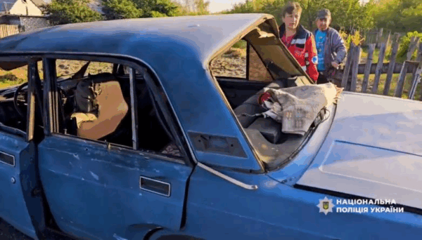 На Донеччині дрон РФ атакував цивільне авто, троє поранених