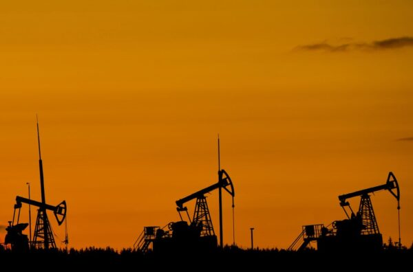 Нафта – ключ до миру? США закривають трубу Росії