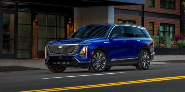 Нові електрокросовери Cadillac перевершили офіційний запас ходу
