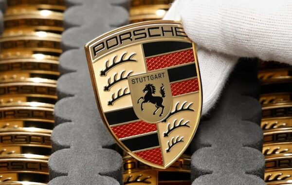 Porsche переглянула плани: ставка на ДВЗ і гібриди замість електрокарів