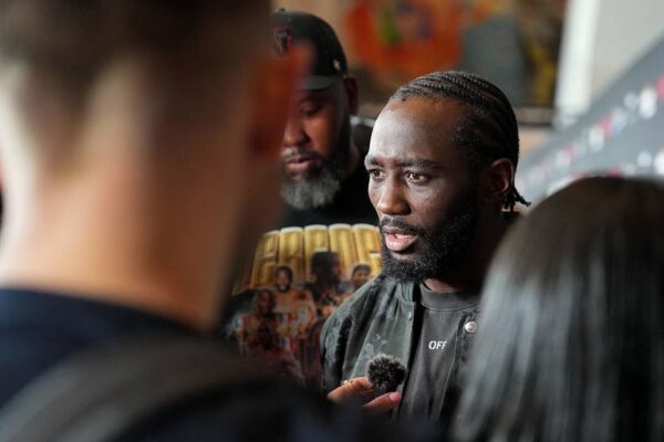 Повна нісенітниця: Кроуфорд спростував чутки про травму