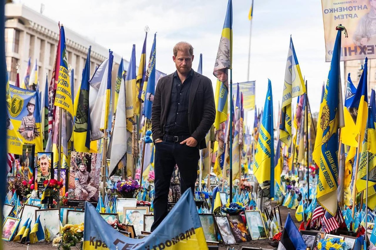 Новини культури - Принц Гаррі вшанував пам’ять загиблих українських захисників у Києві