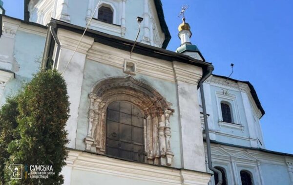 Росіяни вдарили по кафедральному собору у Сумах