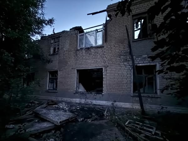 Новини України - Росіяни вдарили по житловій двоповерхівці в Новодонецькому, є загиблі