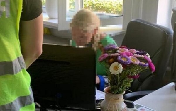 Розтрата коштів на овочерізки: підсудна виїхала в Туреччину “на лікування”