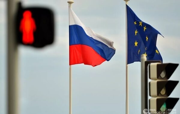 Синхронні удари справа і зліва: як РФ розхитує європейську єдність