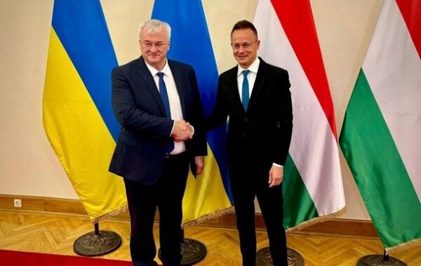 Сіярто анонсував переговори із Сибігою