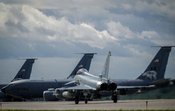 США “відпрацювали” бомбові удари неподалік кордону РФ в Арктиці