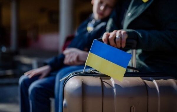 Стало відомо, скільки українців хоче виїхати за кордон на постійно