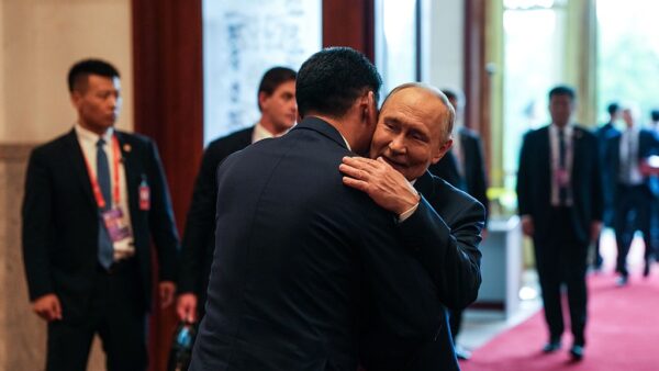 “Стратегічна” угода: Путін випросив у Сі експорт північних оленів до Китаю