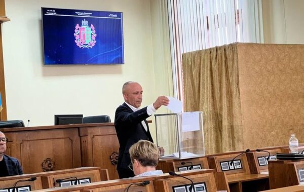 У Чернівцях звільнили голову облради