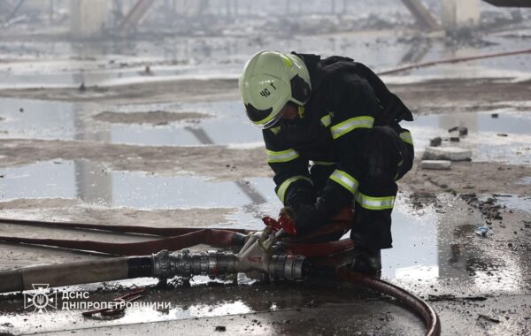 У Дніпрі ліквідували масштабну пожежу