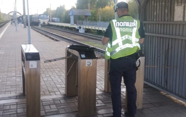 У Києві підліток впав із товарного поїзда: йому відірвало ногу