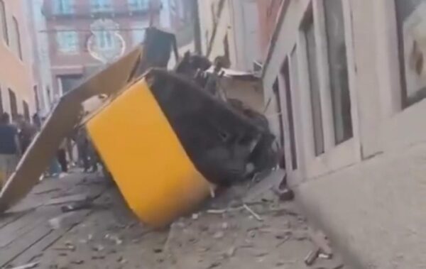 У Лісабоні перекинувся фунікулер: багато жертв