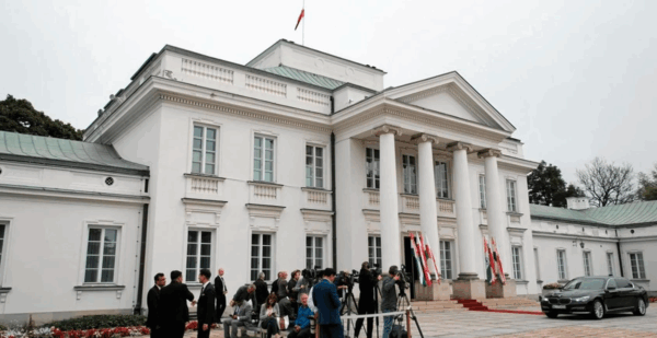 У Польщі знешкодили дрон, який літав над урядовими будівлями