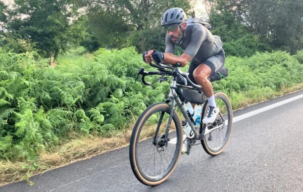 У РФ затримали француза, який намагався перетнути Євразію на велосипеді