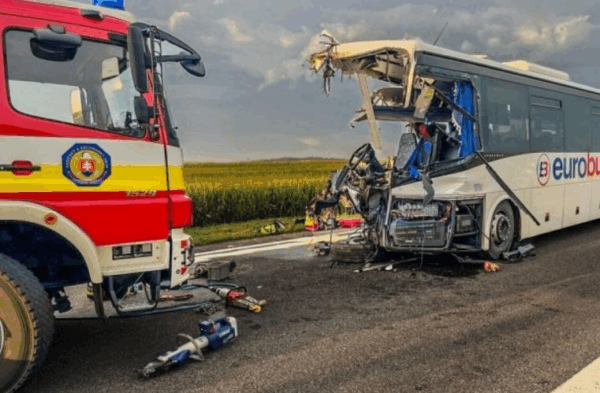 У Словаччині автобус потрапив у ДТП, є загиблий та 28 поранених
