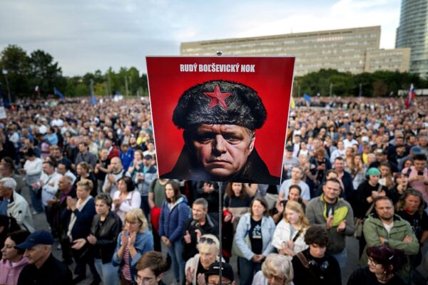 У Словаччині поновились протести проти уряду Фіцо