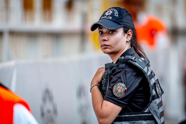 У Туреччині 16-річний підліток напав на поліцейський відділок: є загиблі