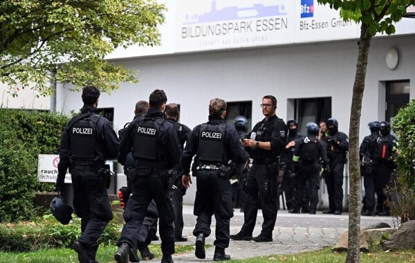 В Німеччині студент поранив ножем викладачку: його застрелила поліція