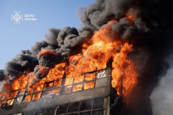 Вибухи на Київщині: пояснення влади, зміни руху УЗ
